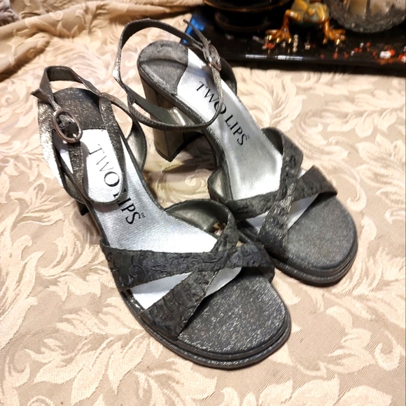 🩶 Awesome Vtg 90's Silver Metallic Floral Brocade Strappy Platform Heels - 7.5M - Picture 2 of 16